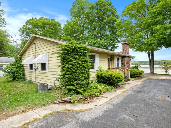 5540 Cozy Point Dr, Newaygo, MI 49337