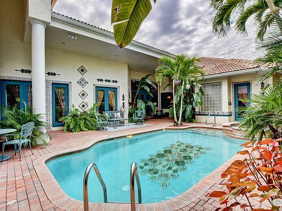 5th image of 10722 Greenbriar Villa Dr