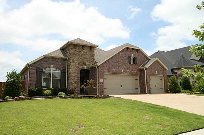 1st image of 1403 SW Wisteria Ave