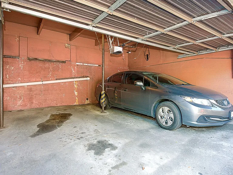 2707 Franklin Ave E — Photo 34