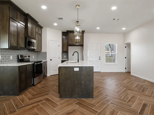 807 E Brown St, Hearne, TX 77859