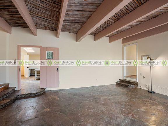 5th image of 1301 Alvarado Dr NE