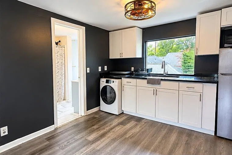 1 bed, 300 sqft, $900 — Photo 1