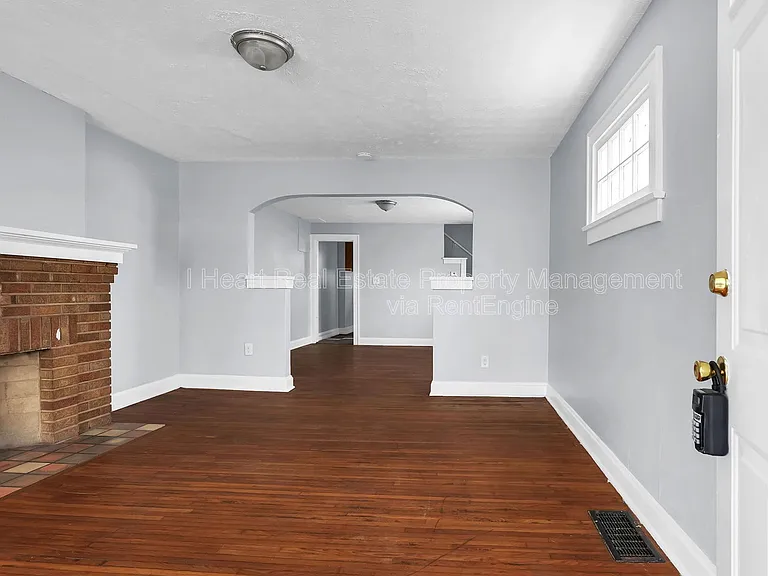 1026 Ellsworth Ave — Photo 5