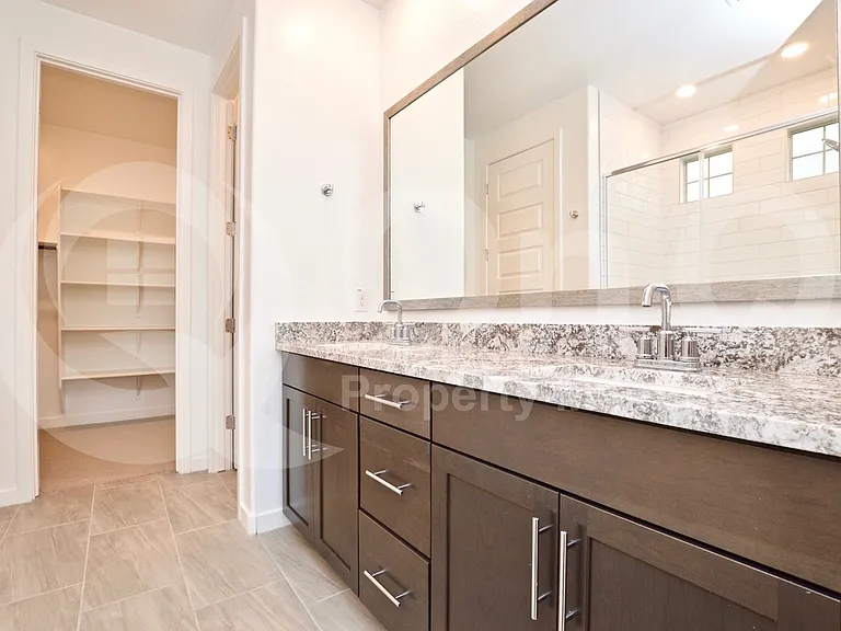 1078 E Sabino Dr — Photo 22