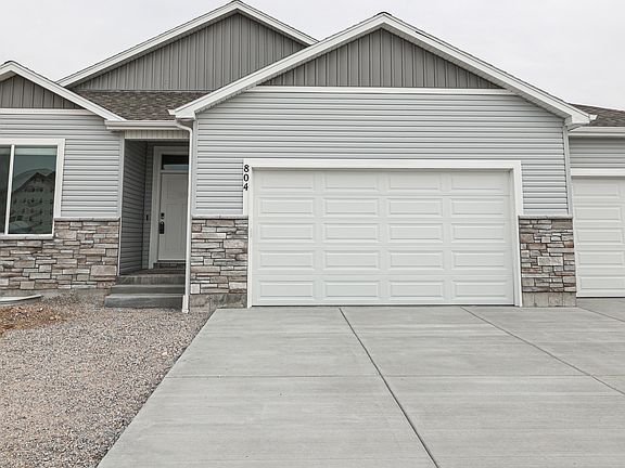 Fairview Craftsman w 3 Car Garage