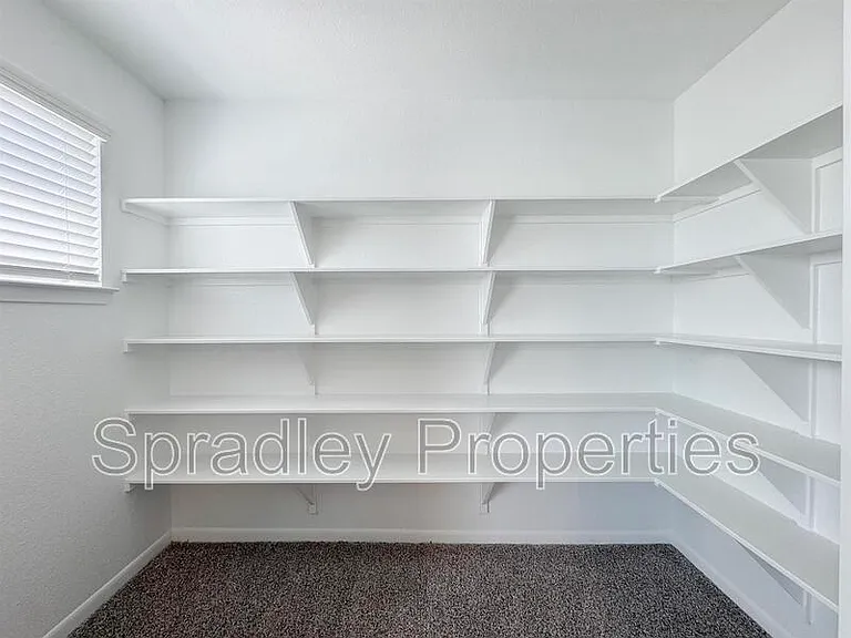 2716 Fox River Dr — Photo 24