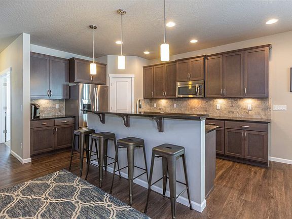 4th image of 2040 N Wilmington Ct
