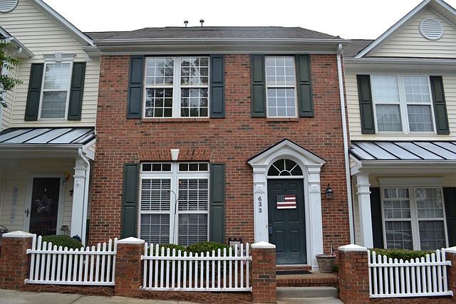 1st image of 633 Atherton Way