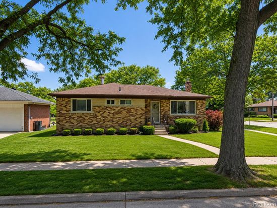14541 Rosemary Blvd, Oak Park, MI 48237
