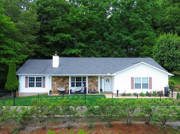 174 Cove Xing, Franklin, NC 28734