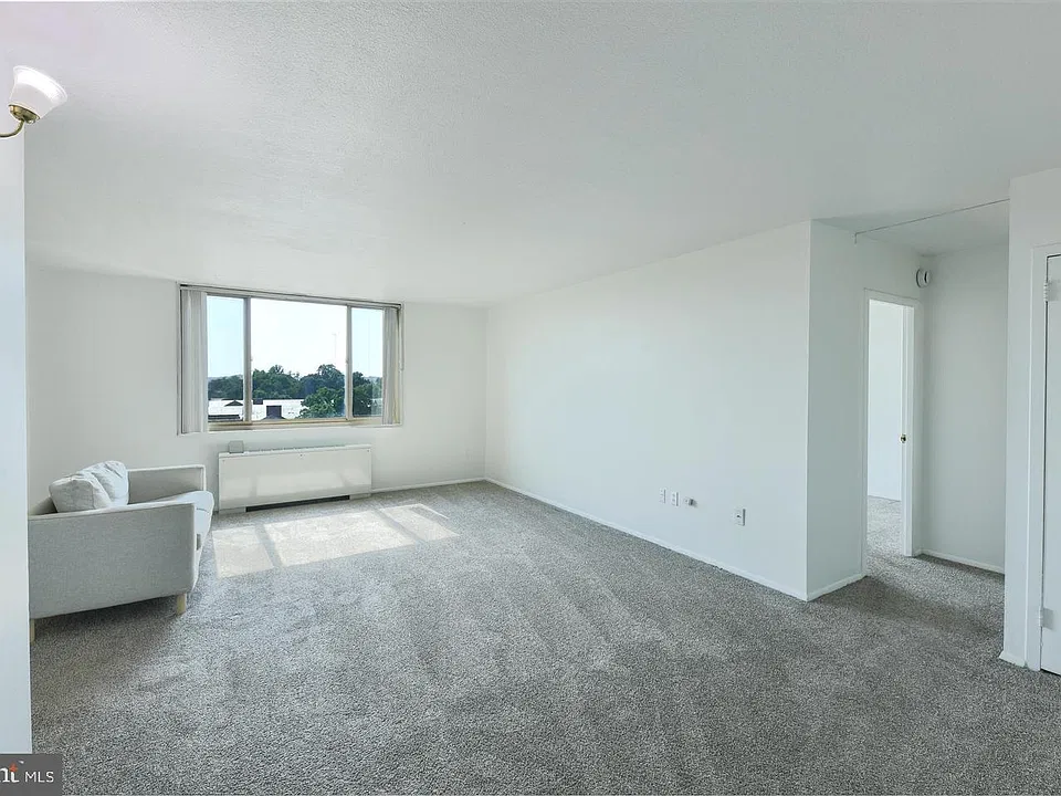 1 E University Pkwy #908