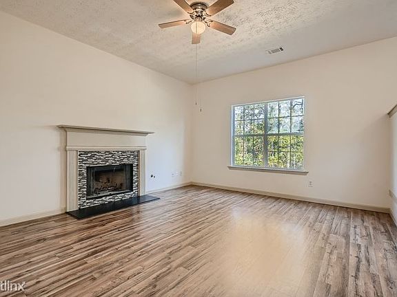 2nd image of 44 Courtneys Ln