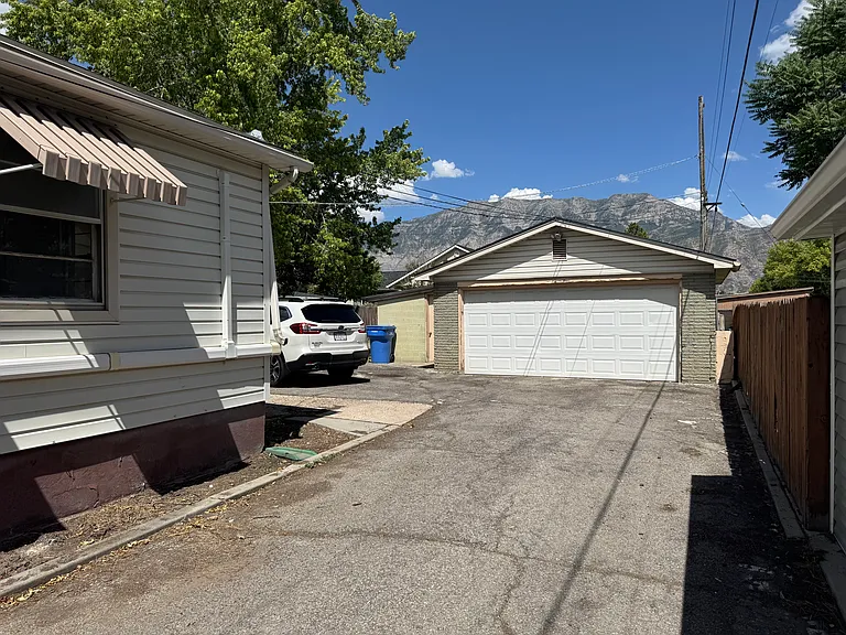 823 S Main St — Photo 3