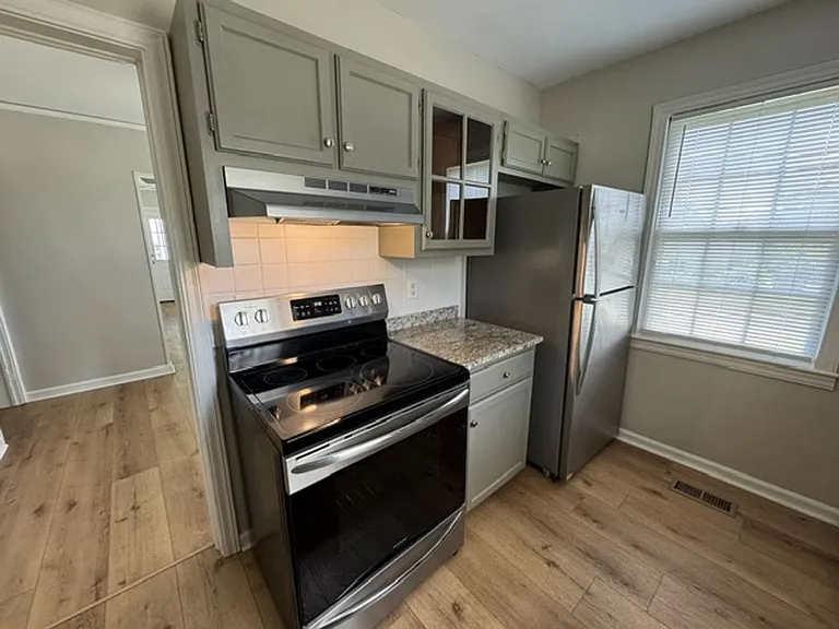 245 Beechwood Cir — Photo 5