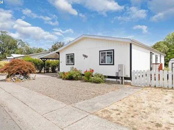227 Trout Loop, Roseburg, OR 97471