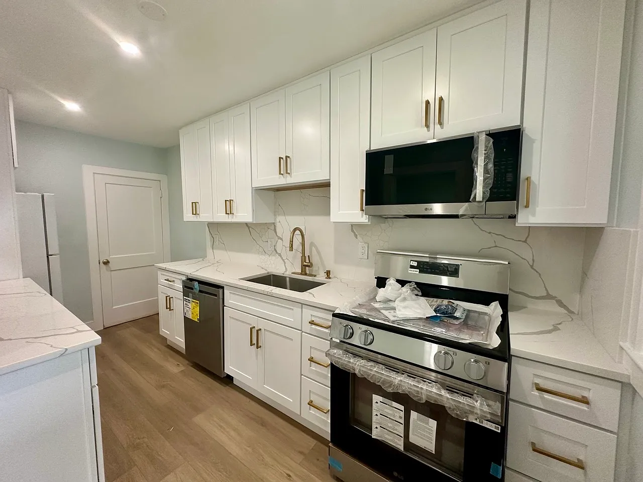 863 Bosley Ave — Photo 2