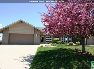 1906 4th Ave SE, Sioux Center, IA 51250