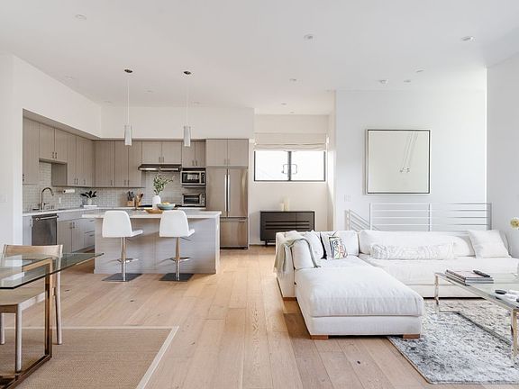 2nd image of 4322 Gentry Ave #105