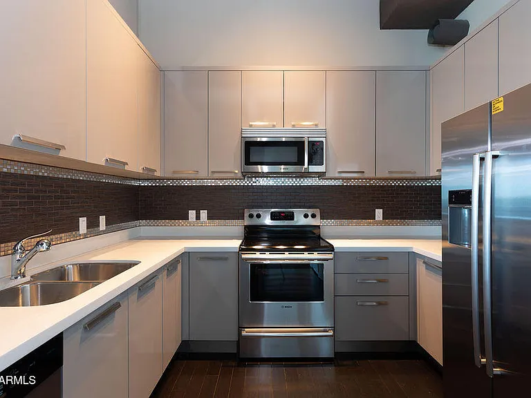 1 E Lexington Ave #702 — Photo 4