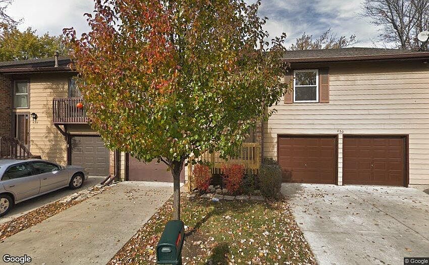 1st image of 452 Skokie Ln