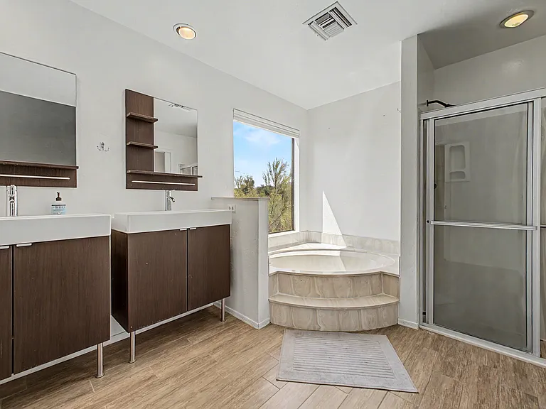 4650 N Paseo De Los Cerritos — Photo 20