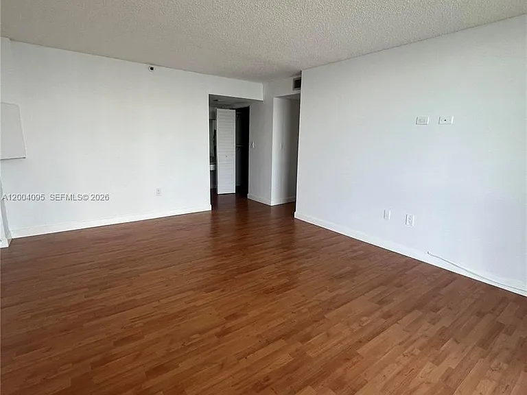 17500 N Bay Rd #S907 — Photo 19