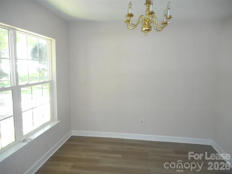 8037 Shiny Meadow Ln — Photo 10
