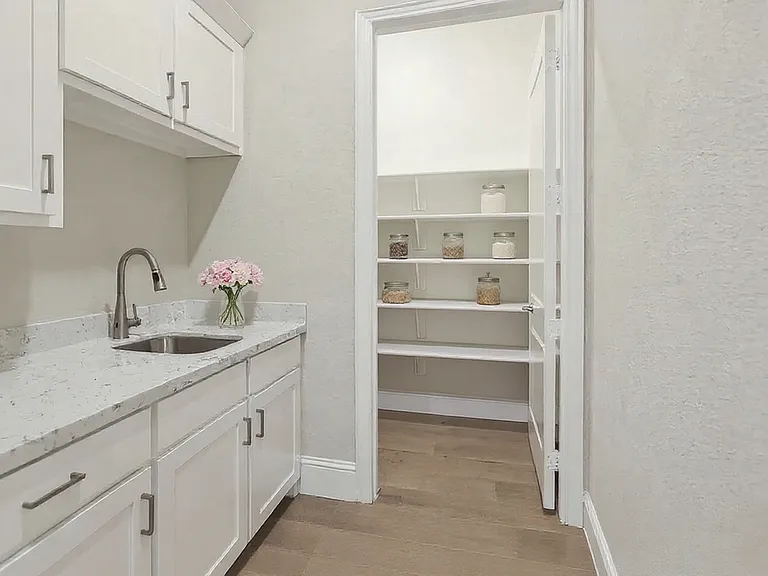 2521 Hampstead Ln — Photo 6