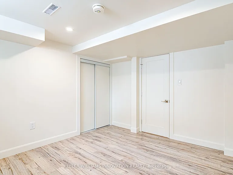 81 Culver Cres #B — Photo 28