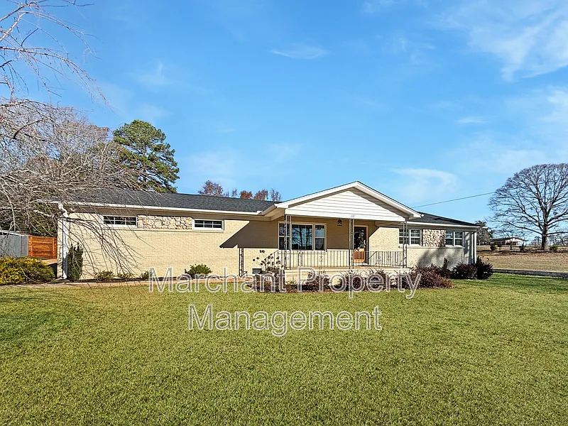 102 Longview Ter