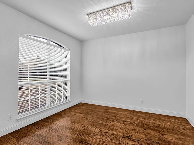 3010 Lena Dr — Photo 30