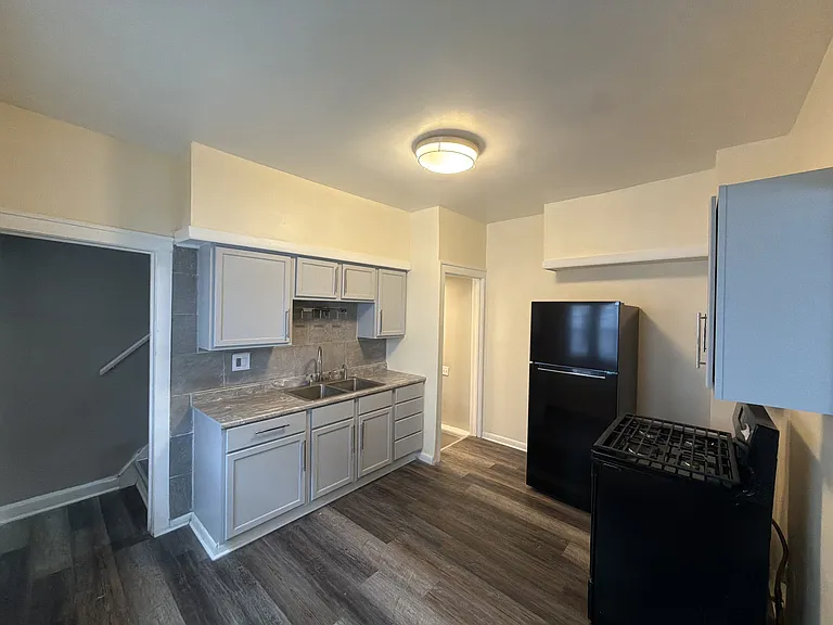 11223 Nelson Ave — Photo 3
