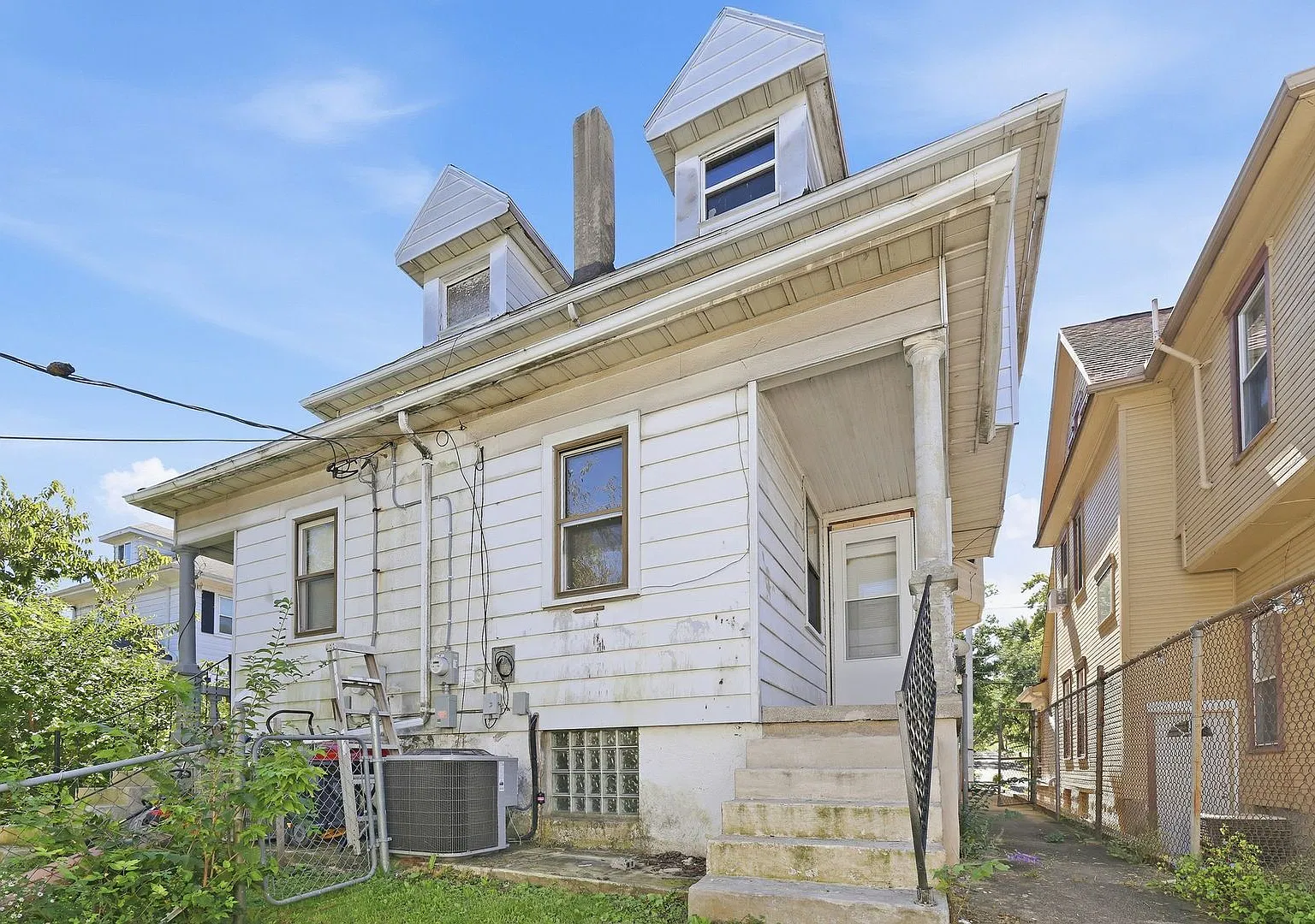 2105-2107 Wyoming Street — Photo 3