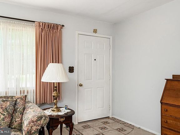 5th image of 857 Estates Blvd