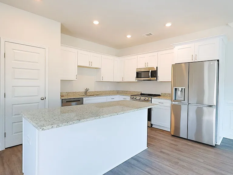 515 Governor Treutlen Cir — Photo 3