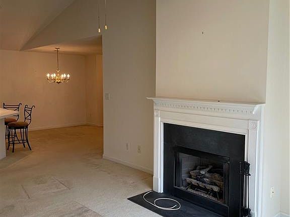 3rd image of 1015 Holly Dr