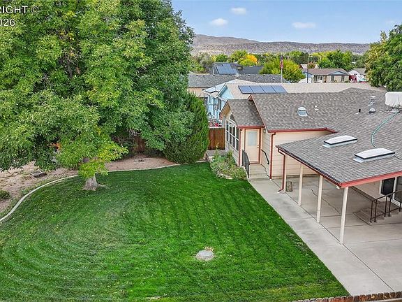 4th image of 2264 Surrey Ln