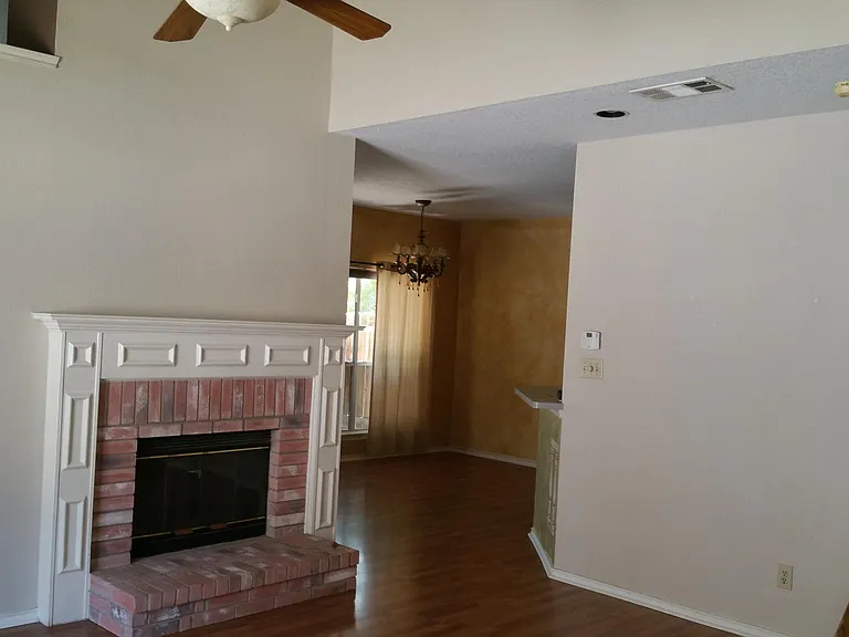 5818 Spring Sq — Photo 10