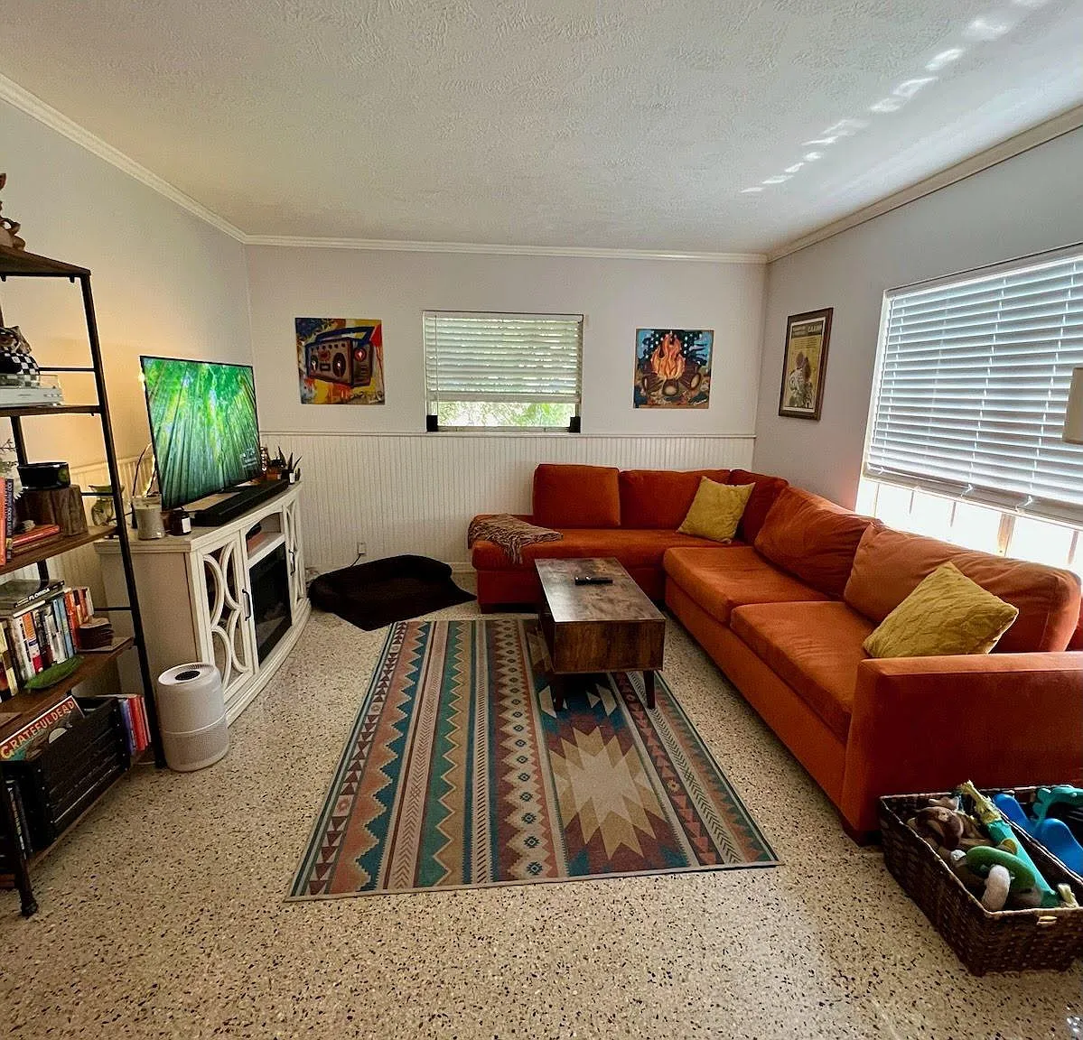 1012 E Emma St — Photo 3