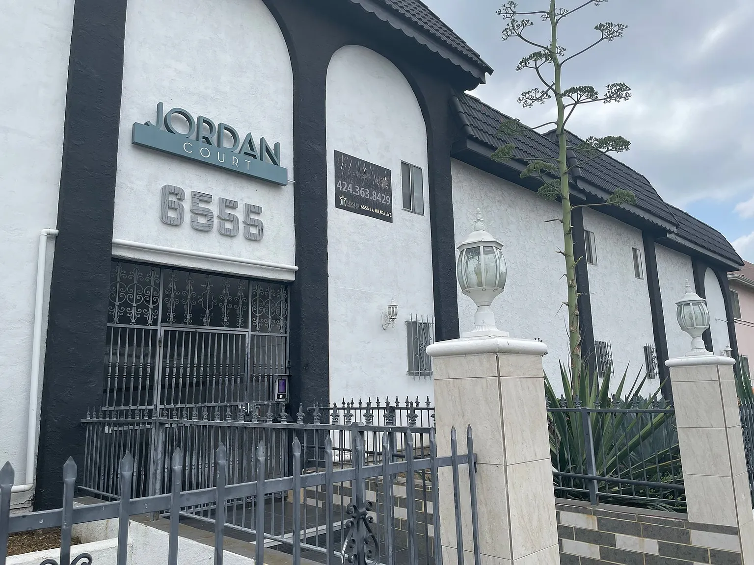 Jordan Court Apartments — Photo 2