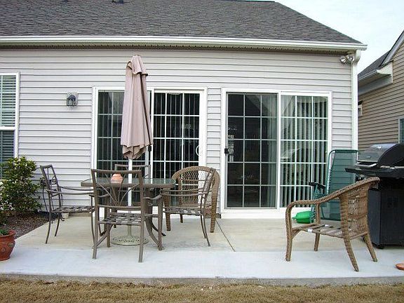 Large patio great for entertaining