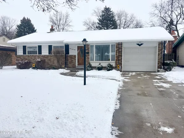 465 S Stephen St, Oregon, OH 43616
