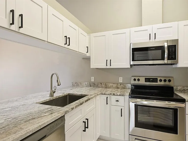 406 S Bayview Blvd #1 — Photo 13