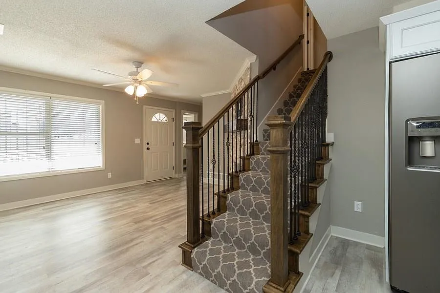 3 bed, 1201 sqft, $1,850 — Photo 4