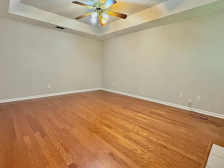 1130 Montclair Dr — Photo 11