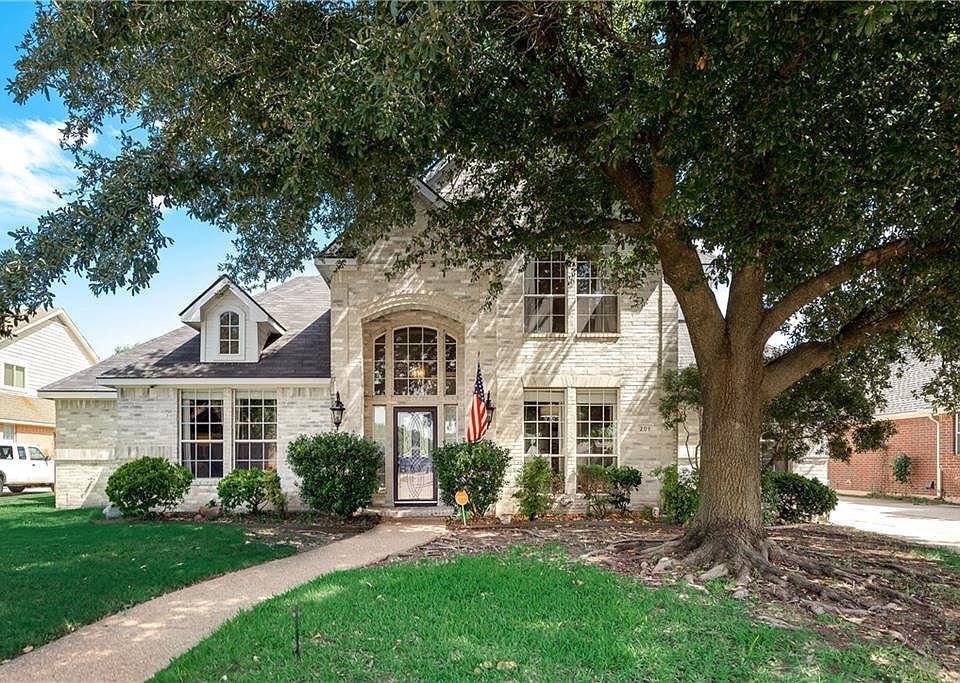 1st image of 201 Worchester Ln
