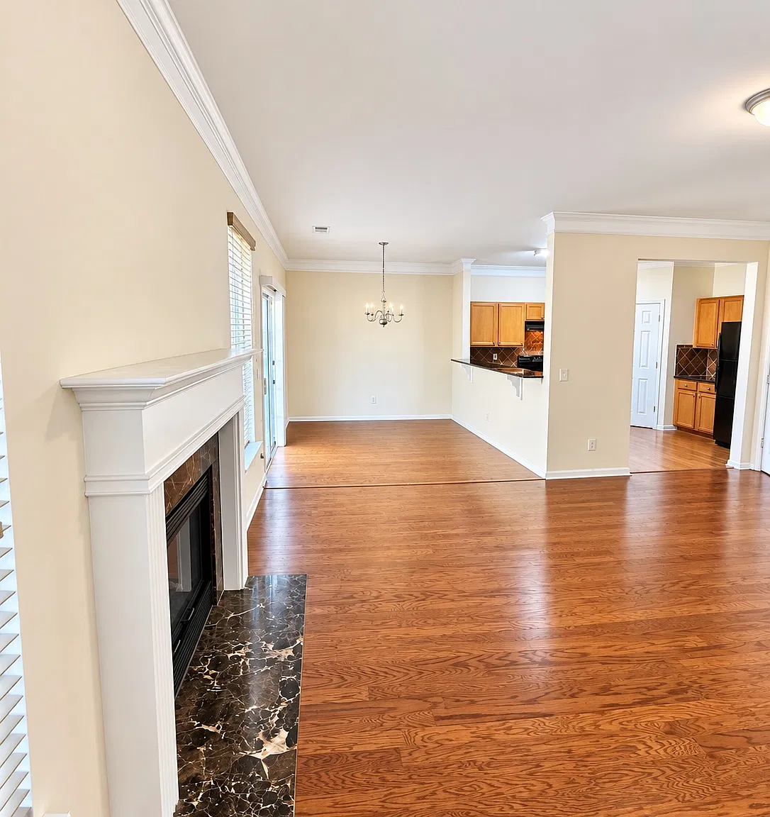 3 bed, 1950 sqft, $2,300 — Photo 3