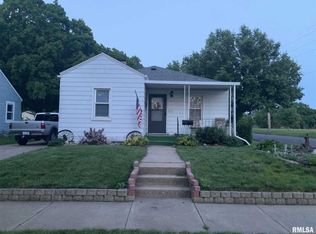 1522 S 4th St, Pekin, IL 61554