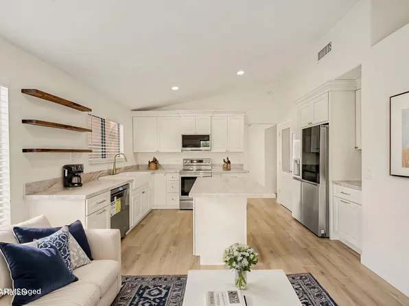 2111 E WILLIAMS Drive, Phoenix, AZ 85024